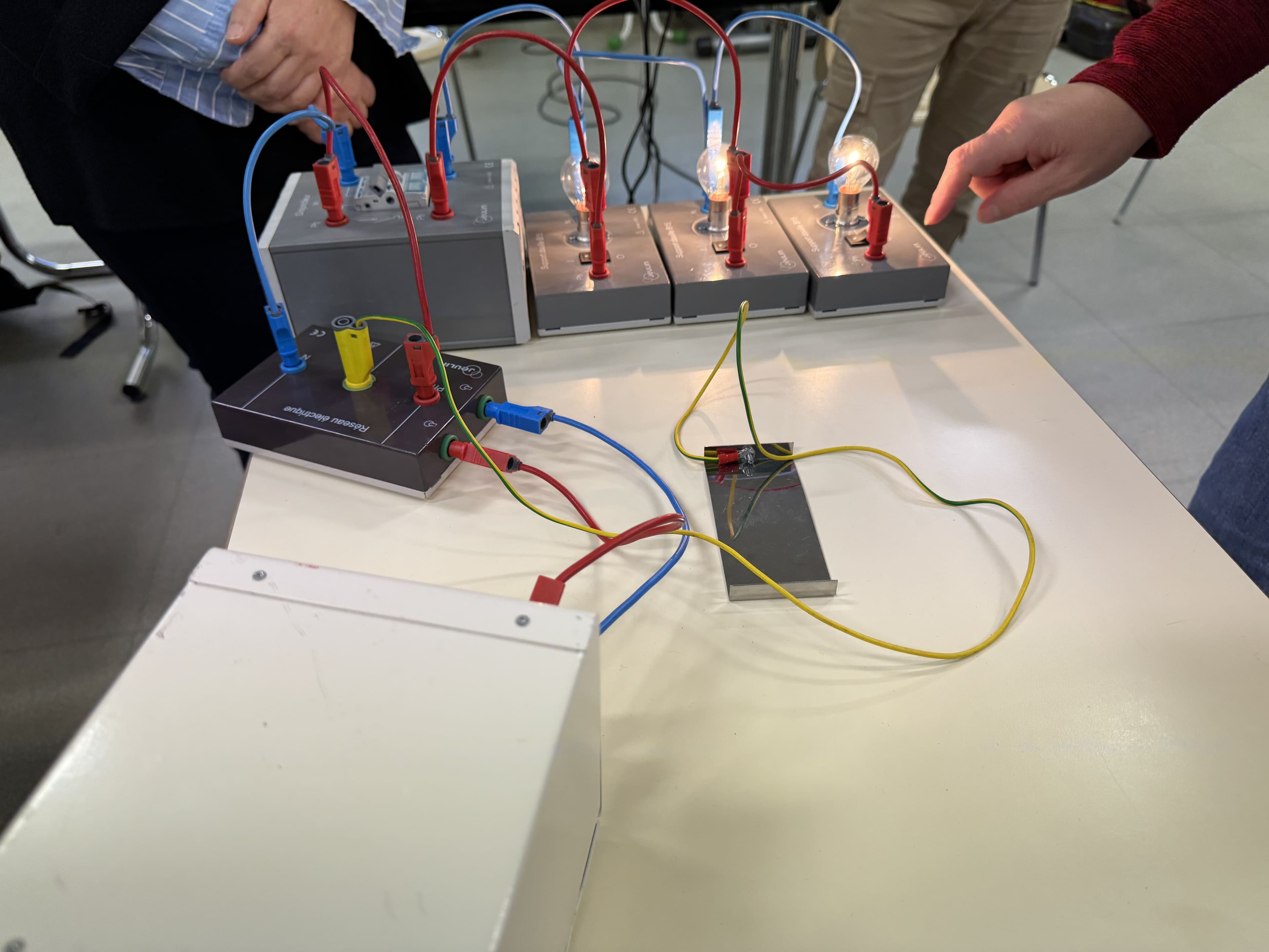 équipement-habilitation-électrique Équipement de formation pour habilitation électrique